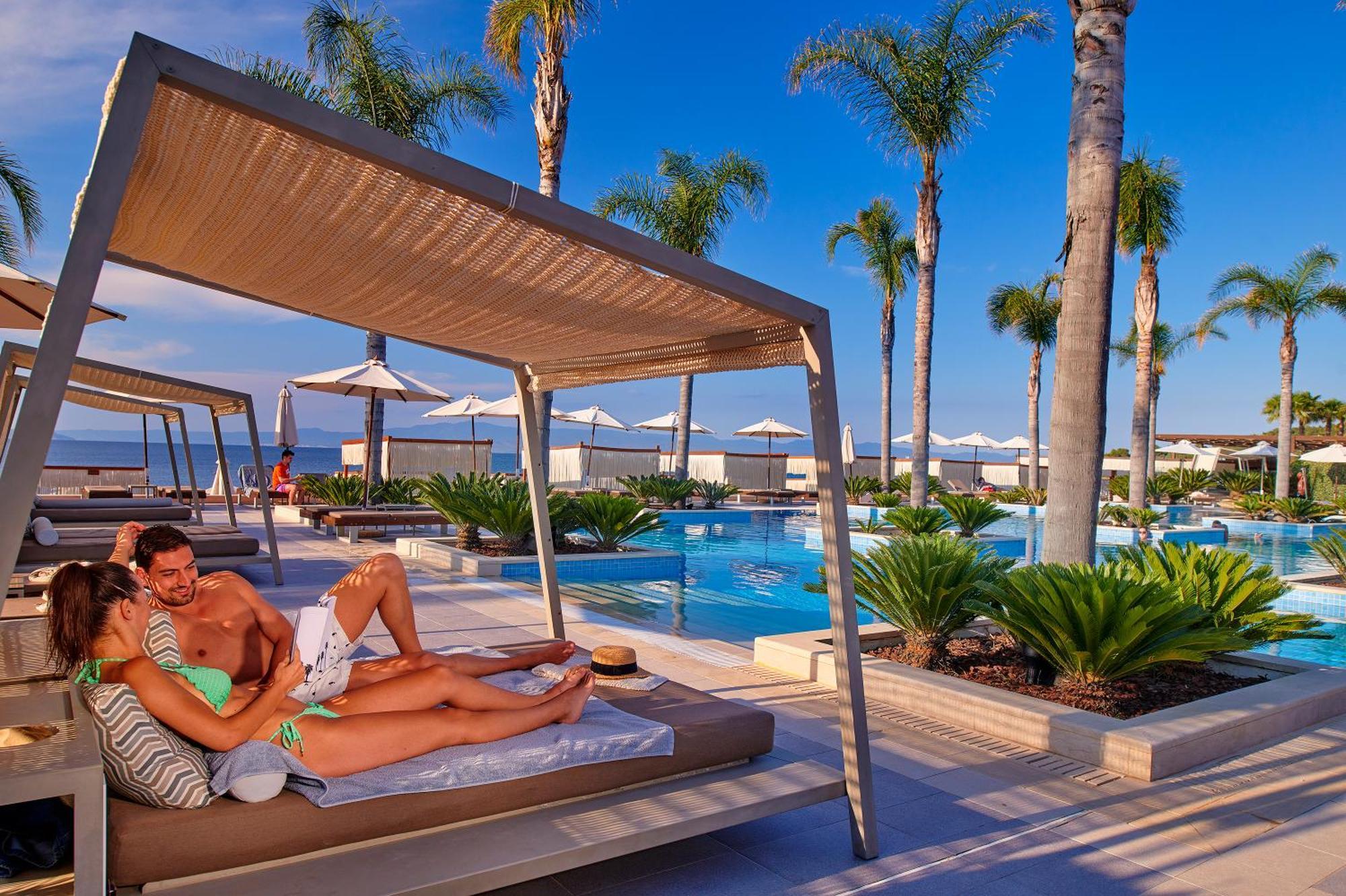 Miraggio Thermal Spa Resort Paliouri Exterior foto The resort's pool area