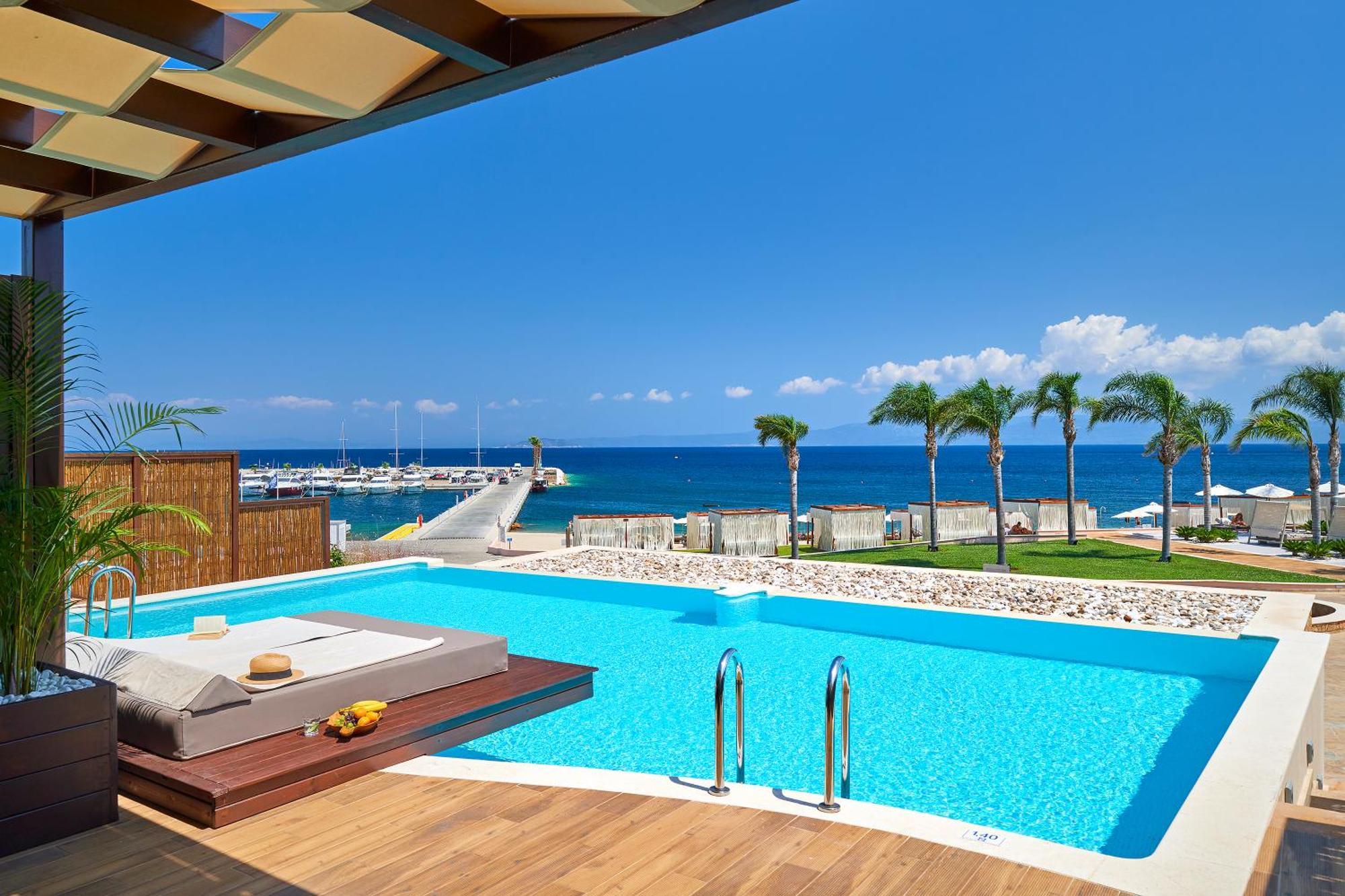 Miraggio Thermal Spa Resort Paliouri Exterior foto The swimming pool at the hotel