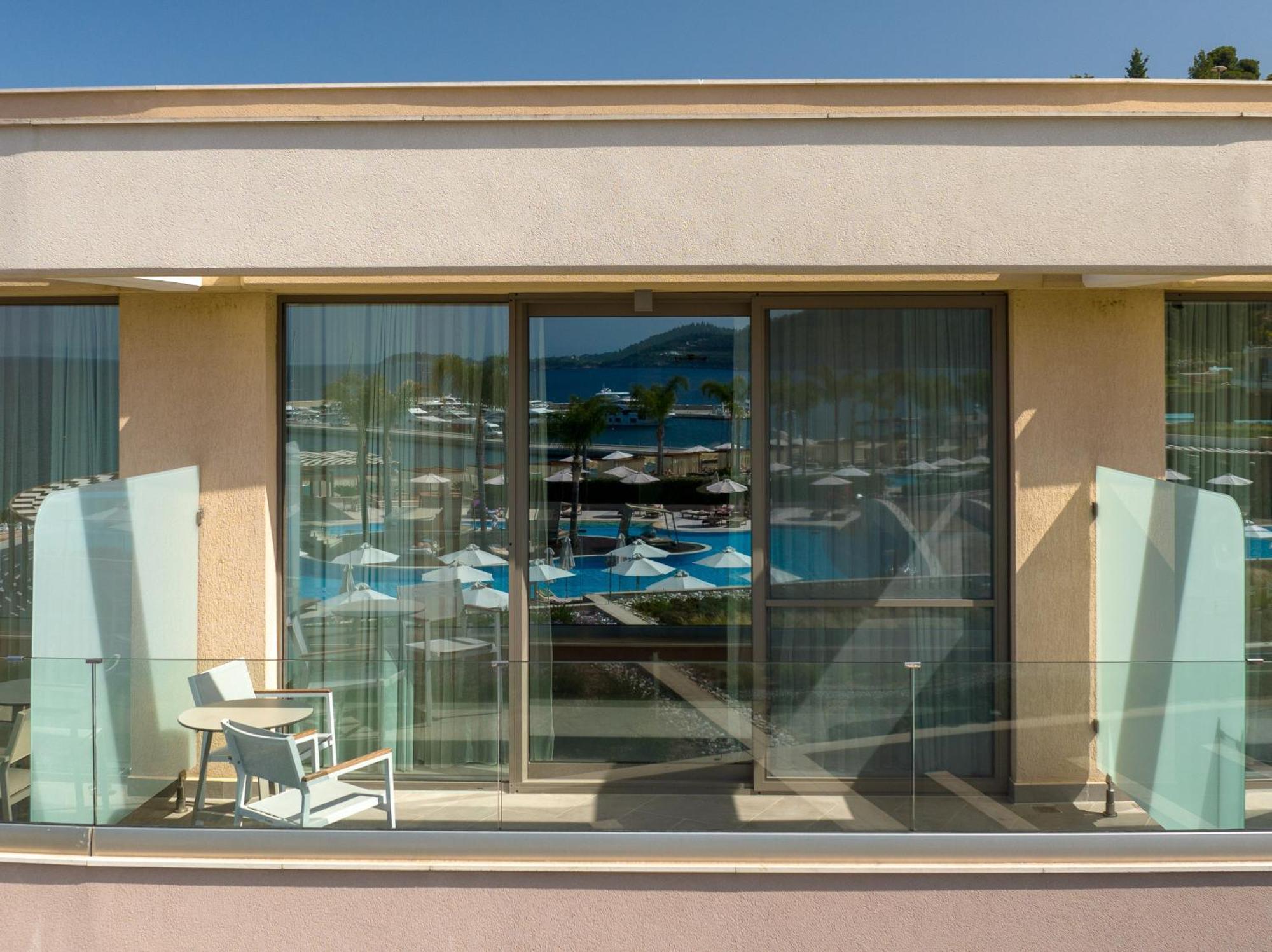 Miraggio Thermal Spa Resort Paliouri Habitación foto A balcony