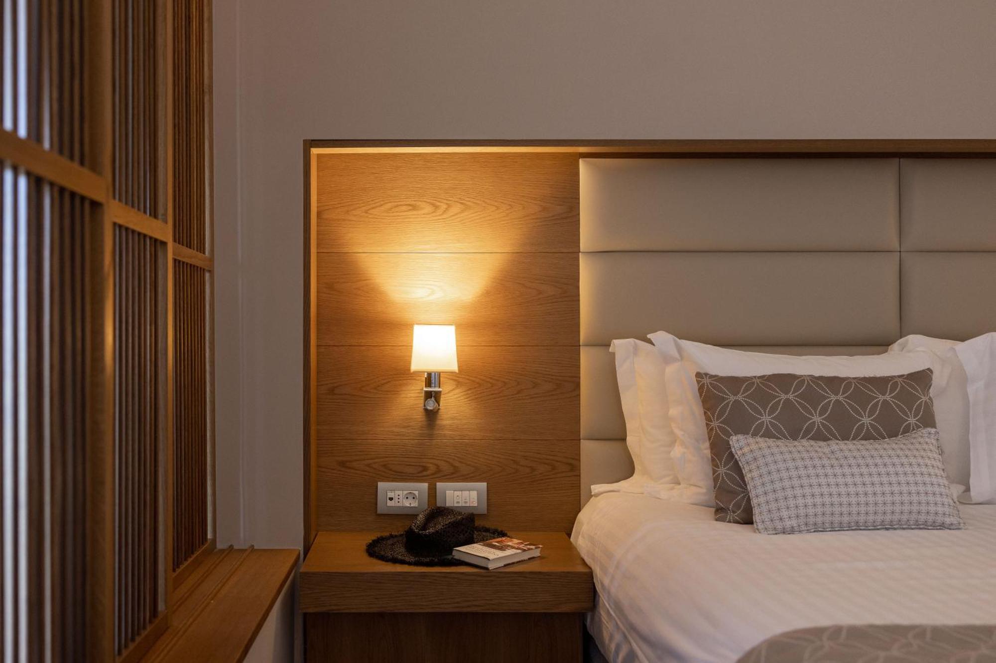 Miraggio Thermal Spa Resort Paliouri Exterior foto A wall light
