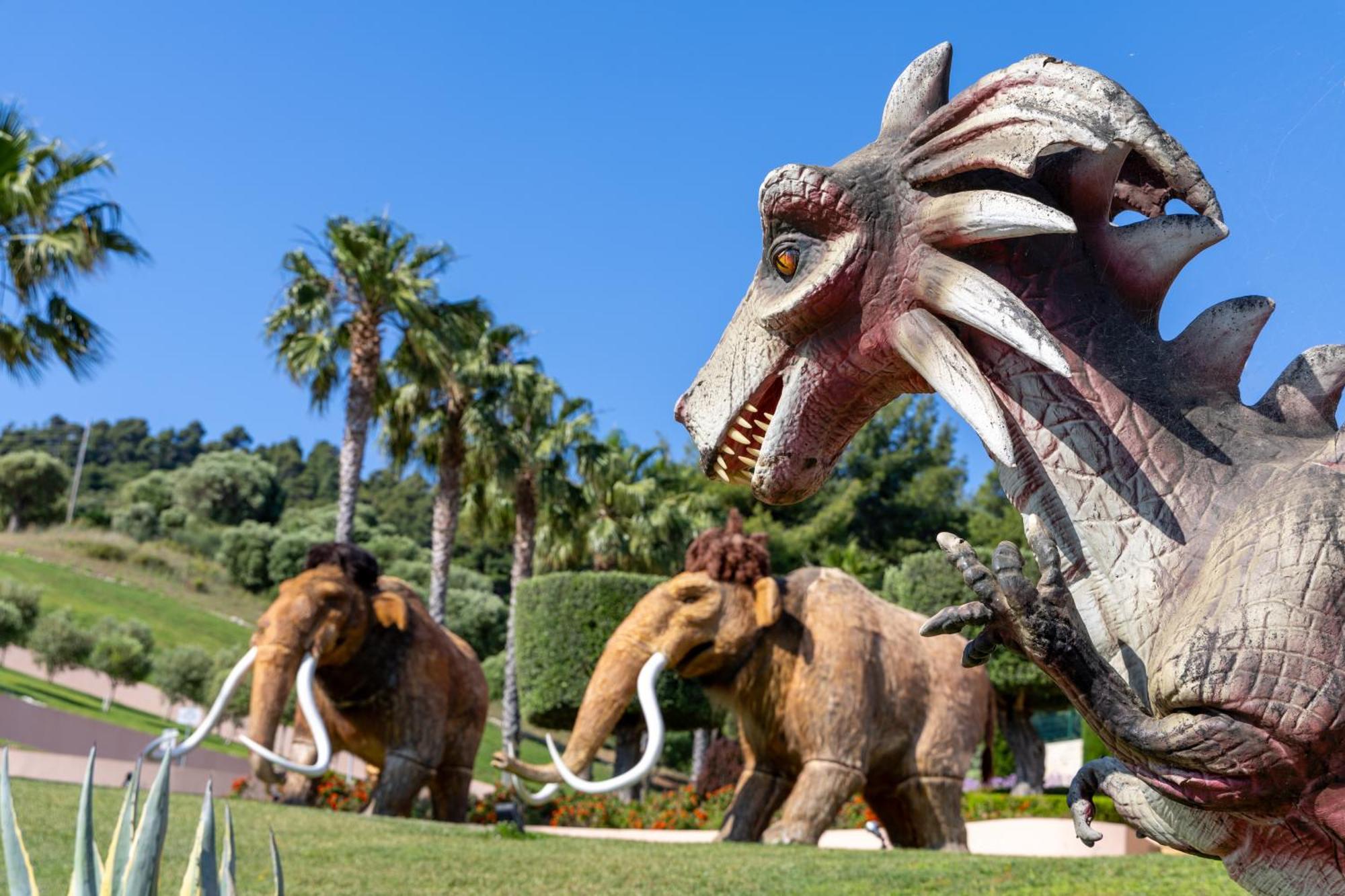 Miraggio Thermal Spa Resort Paliouri Exterior foto The park's "Ice Age" section