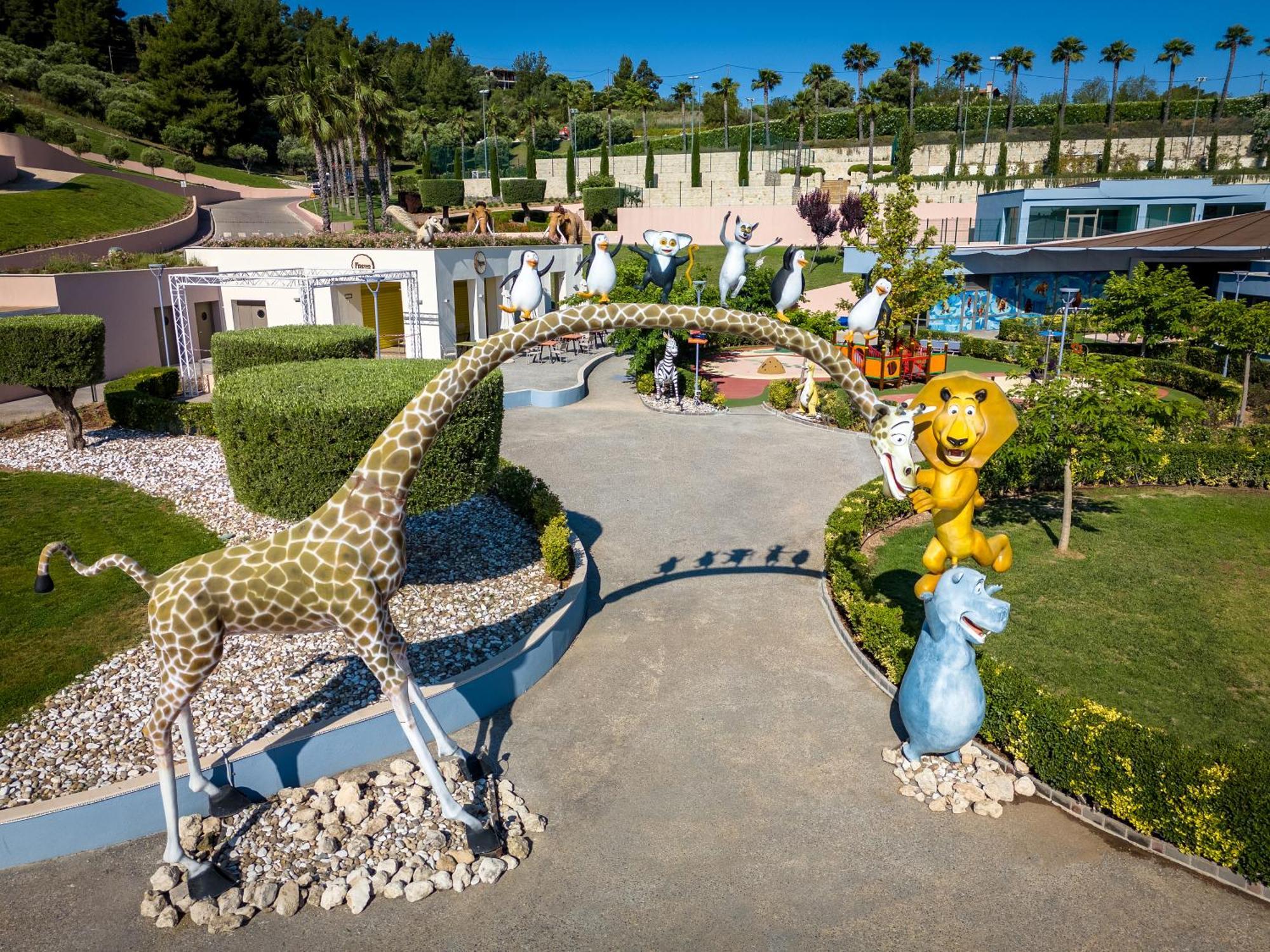 Miraggio Thermal Spa Resort Paliouri Exterior foto The entrance to the park