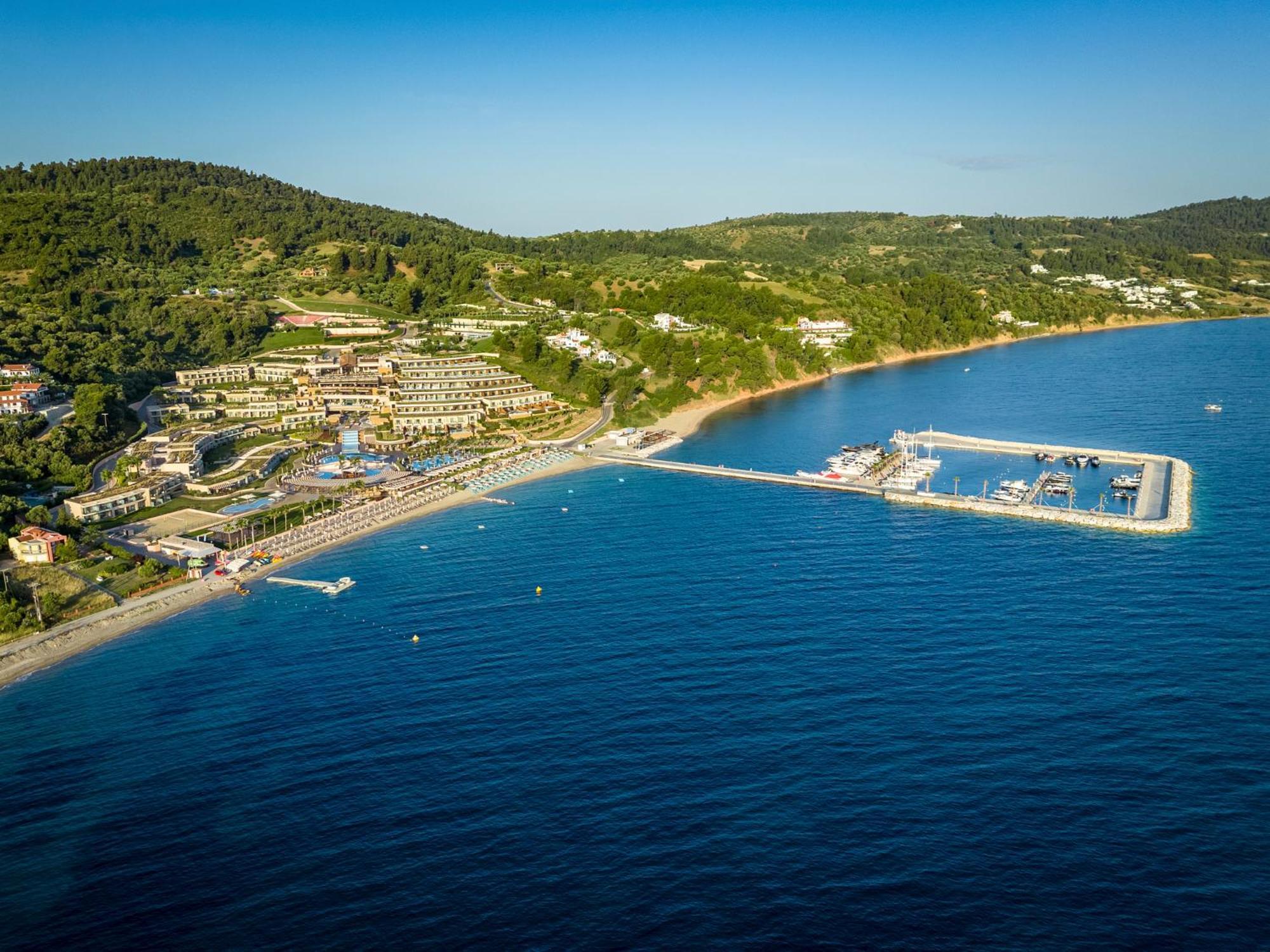 Miraggio Thermal Spa Resort Paliouri Exterior foto Aerial view of the port of Agia Marina